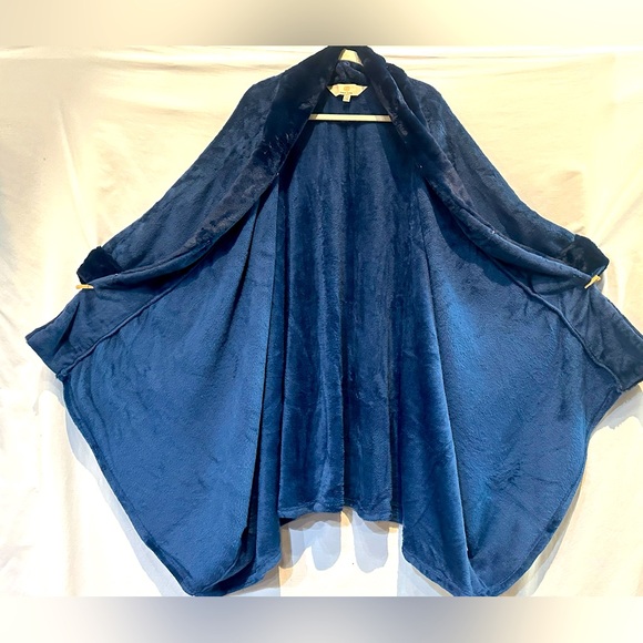 NEW Grand Suites Luxurious Plush Faux Fur wrap - One Size - Picture 4 of 9